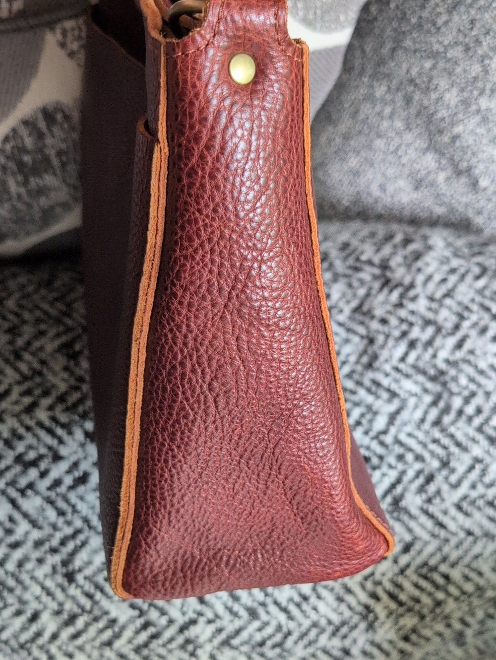 Portland Leather Nutmeg Triangle Shoulder Bag Classic Size EUC - Picture 6 of 16